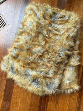 Threshold Brown Tan Faux Fur Throw Blanket - Like New